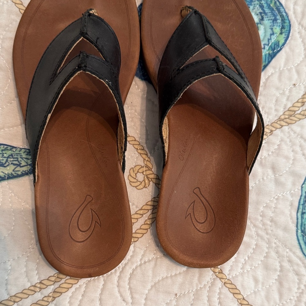 Women's Olukai Black Leather Sandals Size 5